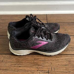 Brooks Women’s 8.5 Athletic Shoes